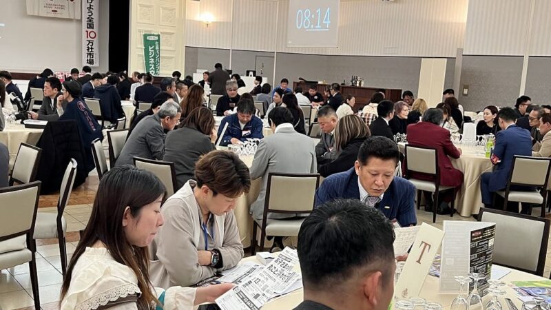 守成クラブ佐賀 名刺交換・商談シーン