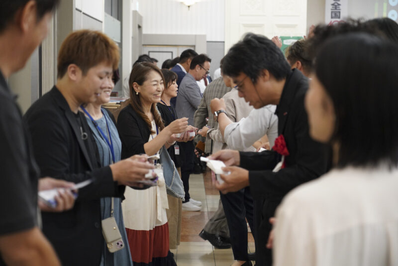 守成クラブ佐賀の定例会の様子